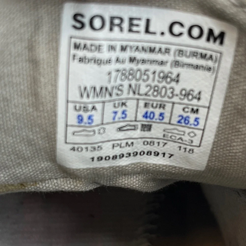 Sorel Women's Out n About Waterproof Winter Boots Silver Black Lace Up Ankle 9.5